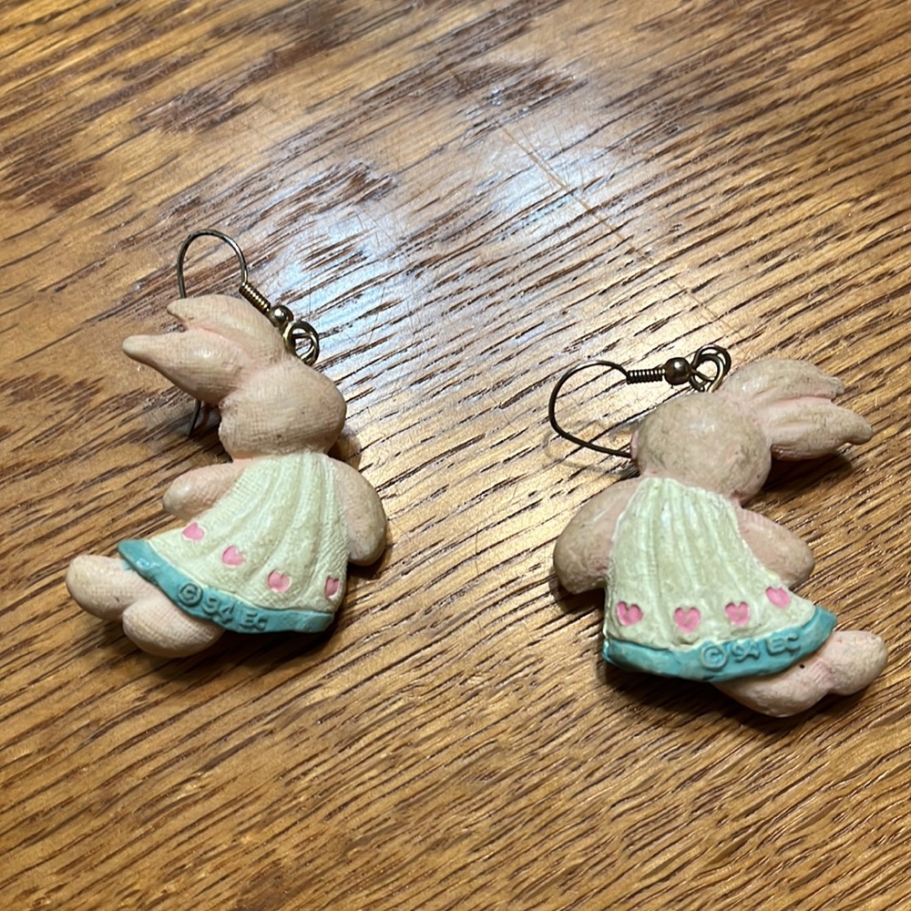 Vintage Bunny Earrings - Picture 2 of 3
